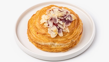 Улитка миндальная с&nbsp;малиной, кафе