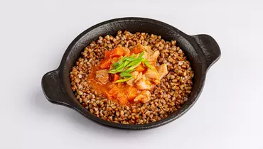 Каша гречневая с&nbsp;курицей в&nbsp;томатном соусе