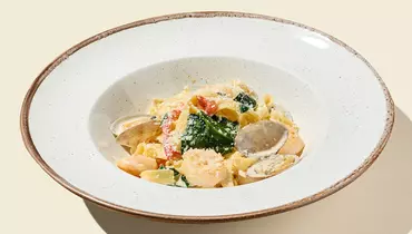 Фетучини с креветками и мидиями