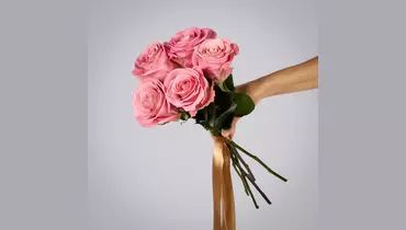 Изображение товара Монобукет из 5 роз "Hermosa" под ленту