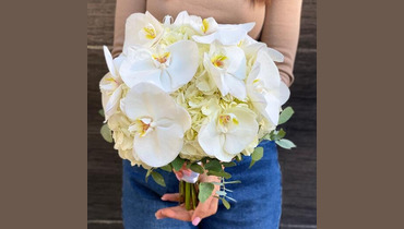 Изображение товара Свадебный букет из орхидей Ванда и гортензий с лентой для невесты