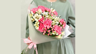 Изображение товара Букетик Розовая волна с альстромерией и гвоздикой FMART by flowwow