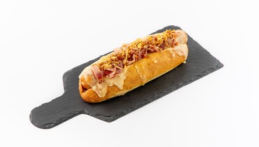 Изображение товара Сырный Хот-Дог Барбекю с соусом и копчёными нотами 410 рублей