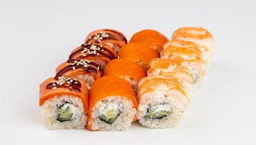 Изображение товара Сет роллов Филадельфия Иппин из трех видов, свежие морепродукты и сыр