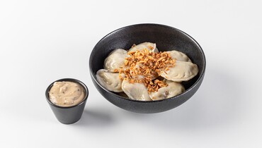 Изображение товара Вареники постные с картофелем, грибами и кунжутным соусом
