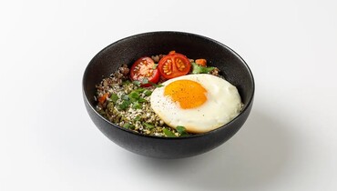Изображение товара Боул с гречкой, яйцом и соусом песто