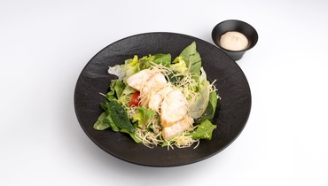 Изображение товара Салат Грин с курицей су-вид и ореховым соусом 190 г диетический