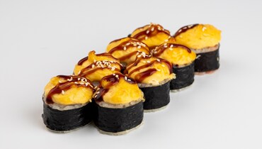 Изображение товара Запеченный лосось-ролл с сырной шапкой и унаги соусом 200 г