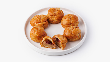 Изображение товара Профитроли с паштетом из куриной печени и брусничным соусом