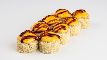 Изображение товара Запеченный Азуми ролл с кунжутом, сырной шапкой и унаги соусом 430 рублей