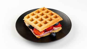 Изображение товара Десертная вафля с ягодами и брусничным соусом ВкусВилл 200 г