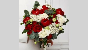 Изображение товара Свадебный букет из роз, пионов и озотамнуса + бутоньерка в подарок