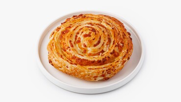 Изображение товара Слоёная улитка с сулугуни и полутвёрдым сыром