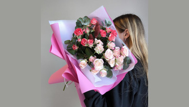 Изображение товара "Малиновый Шейк" Букет с кустовой розой FMART by flowwow