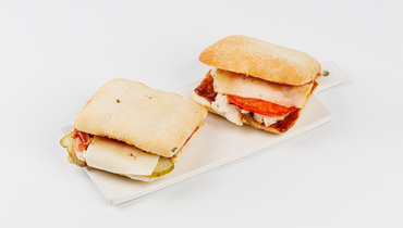 Изображение товара Мини-чиабатта с курицей, сыром Гауда и соусом барбекю