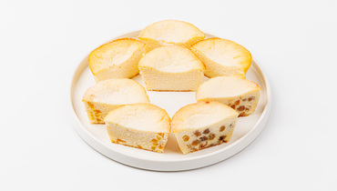 Изображение товара Мини-запеканки из рикотты Ассорти вкусов с изюмом, персиком и ванилью 400 г