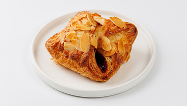 Изображение товара Венгерская ватрушка с творогом и вишней от ВкусВилл