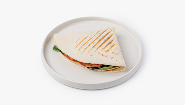 Изображение товара Тортилья с курицей и соусом спайси от кафе - свежая и ароматная