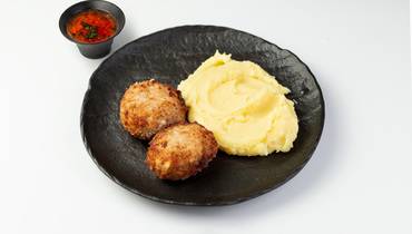 Изображение товара Котлеты из трех видов мяса с картофельным пюре и соусом сладкий чили