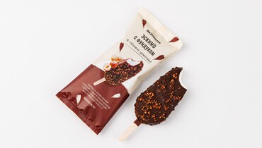 Изображение товара Эскимо в темном шоколаде с фундуком - натуральное мороженое 157 рублей