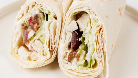 Сэндвич ролл с курицей и соусом "Дор-Блю", 157 грамм