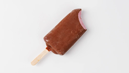 Эскимо пломбир голубика-ежевика в молочном шоколаде