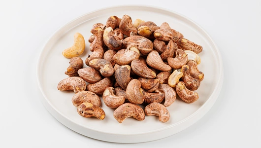 Кешью жареный с кожурой соленый, 100 г Кешью жареный с кожурой соленый, 100 г