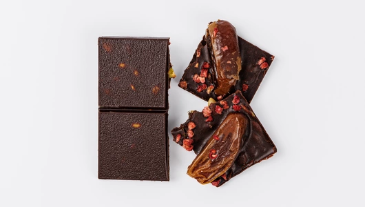 Шоколад Sweet Bean на сиропе цикория Финик и Малина 45 г Шоколад Sweet Bean на сиропе цикория Финик и Малина 45 г