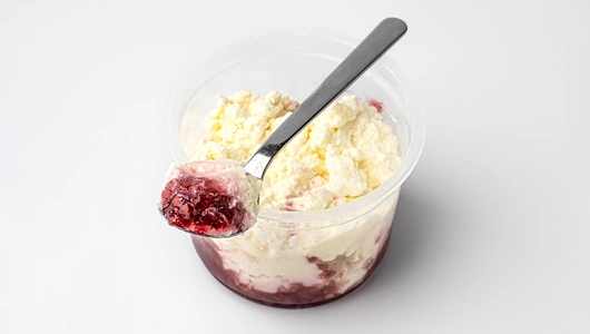 Творог с малиной 5%