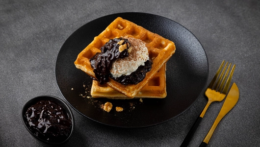 Десерт сливовый с какао