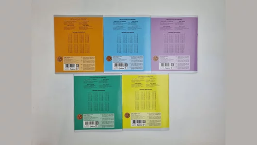 Тетрадь школьная Listoff А5 18 листов в клетку на скрепке моноцвет Тетрадь школьная Listoff А5 18 листов в клетку на скрепке моноцвет