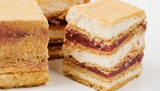 Торт "НеМедовик с малиной", веган