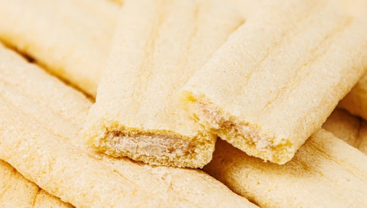 Палочки с нежной кокосовой начинкой