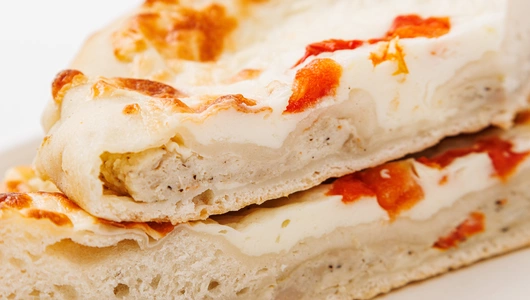 Хачапури с индейкой, сыром и томатами, 250 г