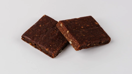 Батончик фрукт-ореховый с инжиром, кафе Батончик фрукт-ореховый с инжиром, кафе