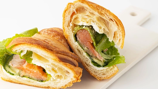 Мини круассан с творожным сыром и форелью, шт СП Мини круассан с творожным сыром и форелью, шт СП