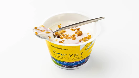Йогурт "Голубика-ежевика" с гранолой и изюмом