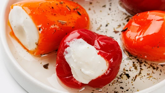 Ассорти перцев фаршированных сливочным сыром (не острые) Ассорти перцев фаршированных сливочным сыром (не острые)