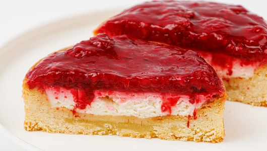 Тарталетка малиновая с сырным кремом