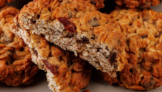 Печенье овсяное с вишней и шоколадом