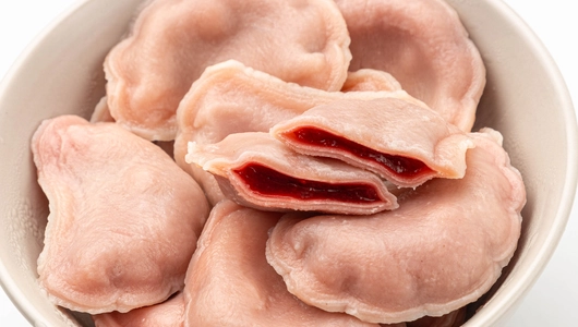 Вареники с малиной розовые