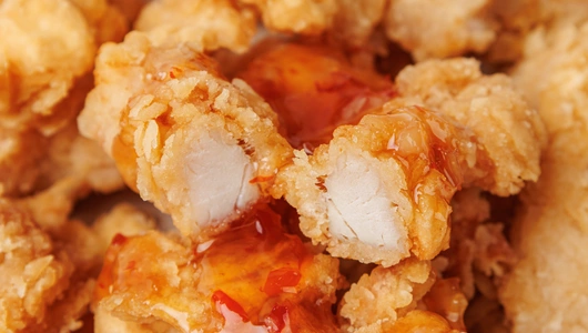 Куриное филе в хрустящей корочке с кисло-сладким соусом