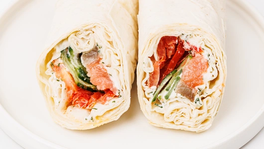 Сэндвич ролл с лососем (кетой)