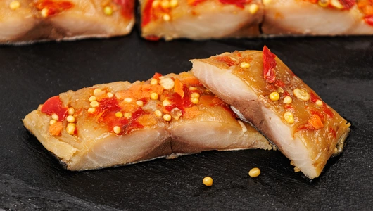 Скумбрия филе с кожей горячего копчения с паприкой и морковью, 150 г. Скумбрия филе с кожей горячего копчения с паприкой и морковью, 150 г.