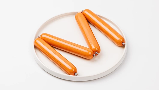 "Сосиски" пшеничные для жарки со вкусом курицы и салями