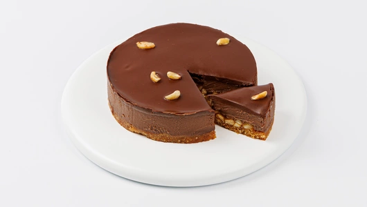 Торт "Шоколадный" с&nbsp;карамелью и&nbsp;арахисом, веган