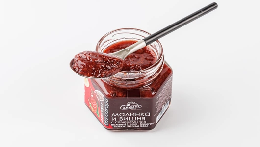 Десерт из малины, вишни и семян чиа Десерт из малины, вишни и семян чиа