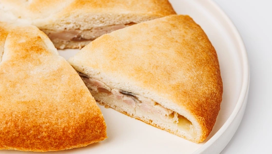 Пирог осетинский с курицей, грибами и сыром, 250 г Пирог осетинский с курицей, грибами и сыром, 250 г