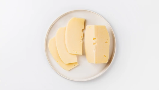 Сыр полутвердый "Маасдам" высокобелковый