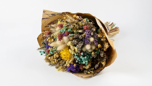 Букет сухоцветов "Нежный" с гелихризумом, гипсофилой, лагурусом